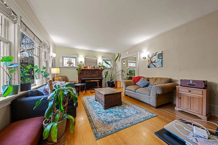 660 W 13th Avenue Vancouver, BC - 5