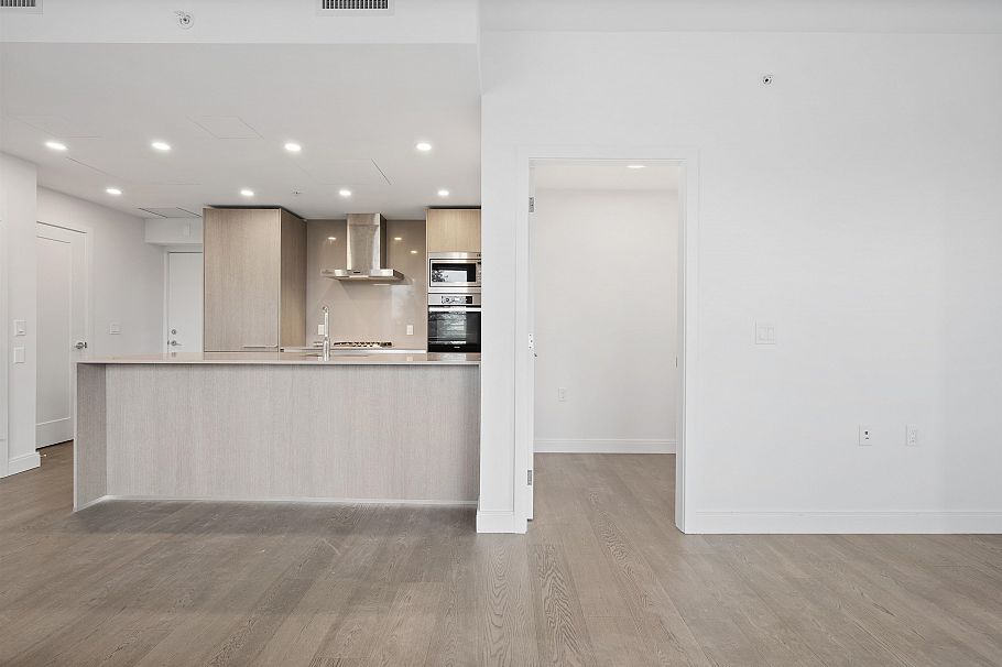 302 4908 Cambie Street Vancouver, BC - 2