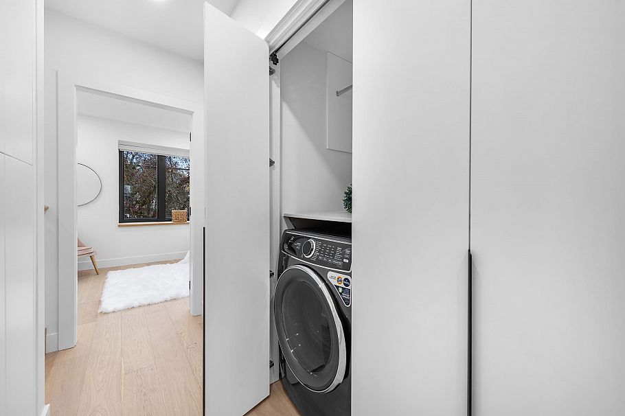 1 4889 Moss Street Vancouver, BC - 30