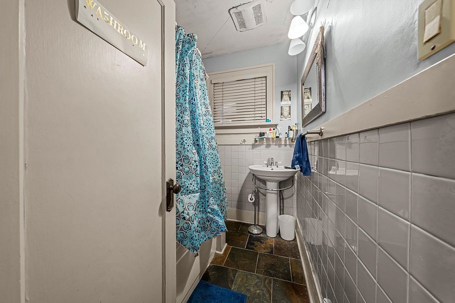 660 W 13th Avenue Vancouver, BC - 9