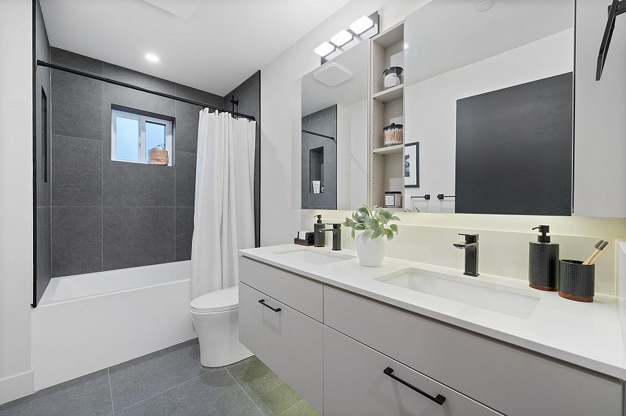 919 E 10th Avenue Vancouver, BC - 17