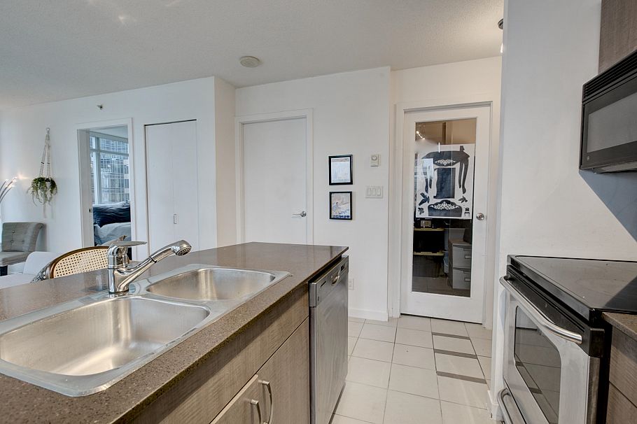 1505 610 Granville Street Vancouver, BC - 10