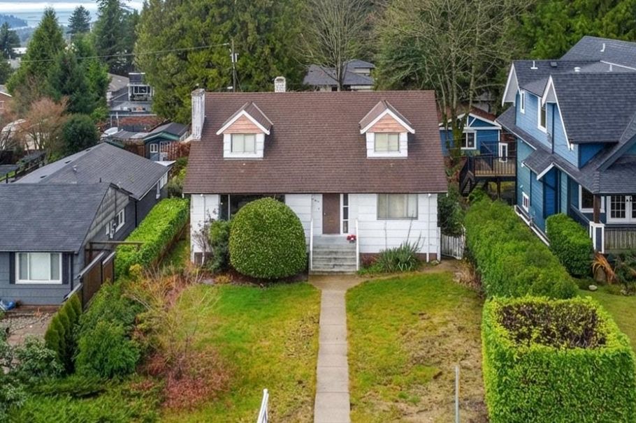 2809 St. Georges Avenue North Vancouver, BC - 2