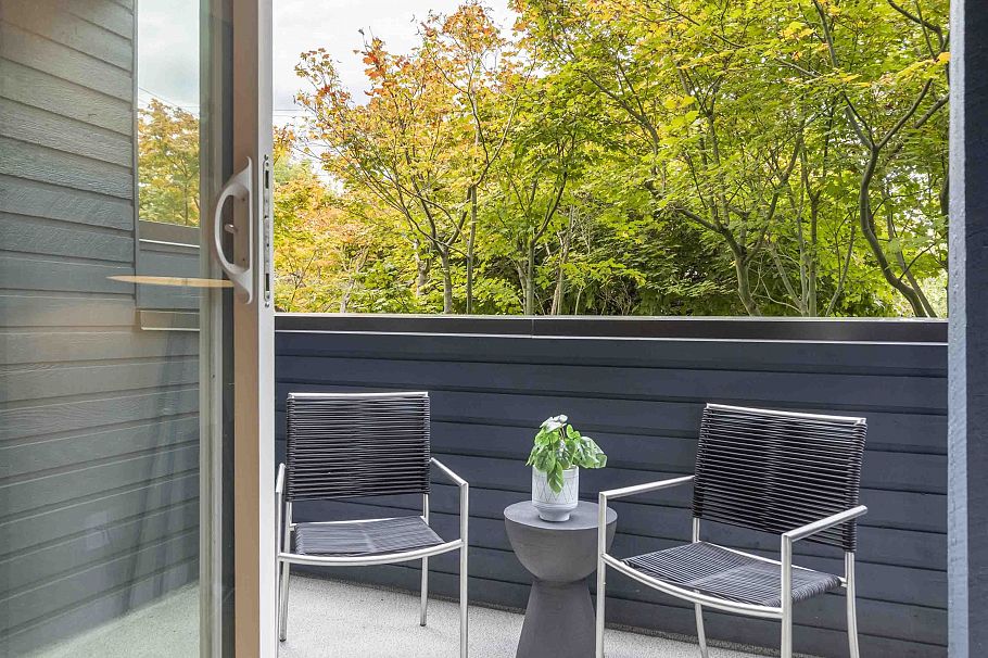 216 1990 W 6th Avenue Vancouver, BC - 6