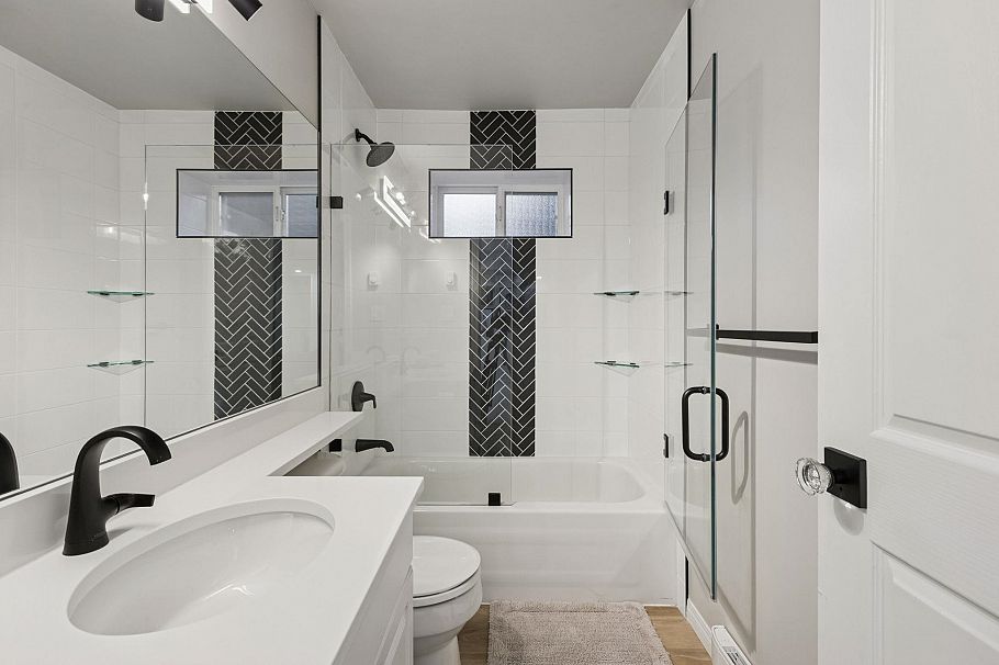 4081 Woodbury Avenue North Vancouver, BC - 38