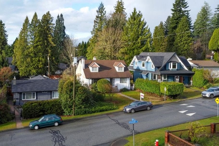 2809 St. Georges Avenue North Vancouver, BC - 3