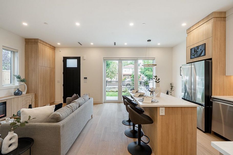 1 2248 E 48th Avenue Vancouver, BC - 9