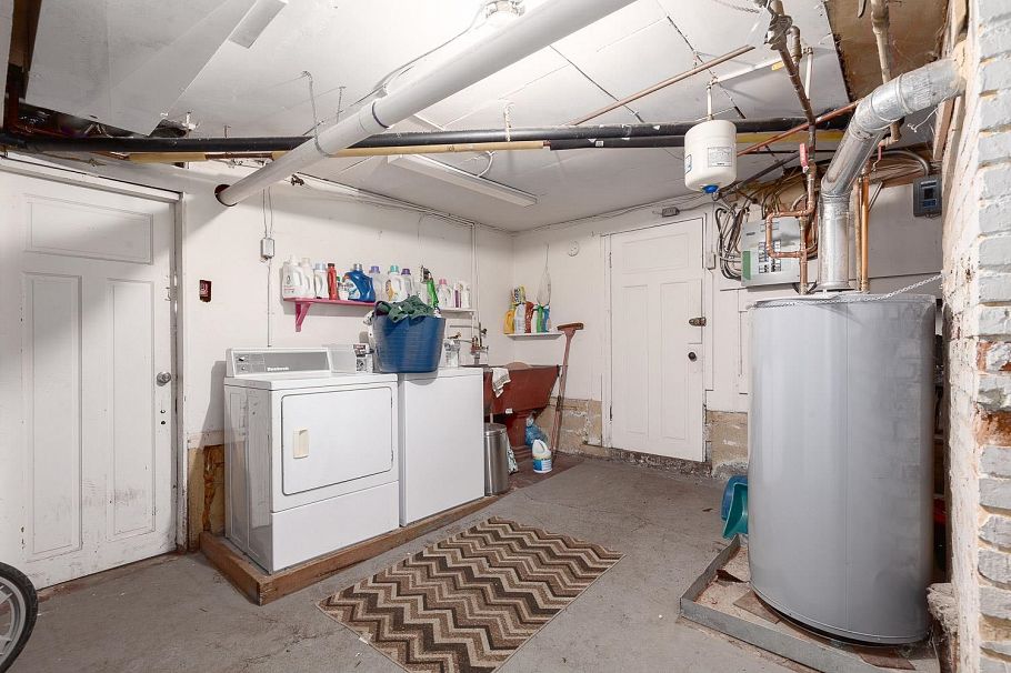 2483 W 6th Avenue Vancouver, BC - 23