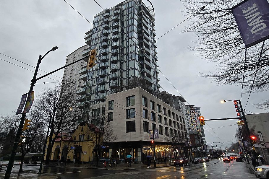 1103 1221 Bidwell Street Vancouver, BC - 1