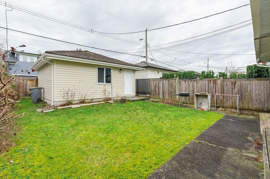 1573 W 66th Avenue Vancouver, BC - 9