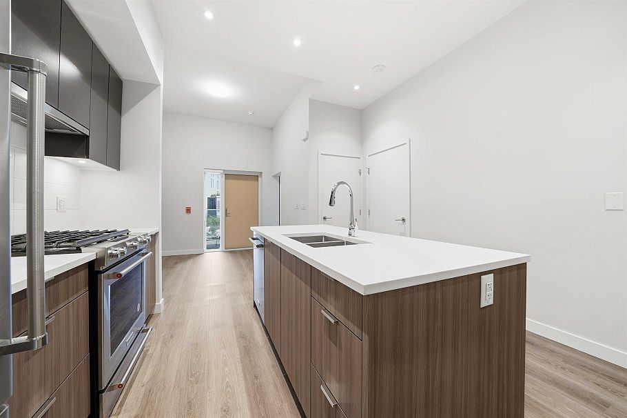 115 3430 E Kent Avenue South Avenue Vancouver, BC - 5