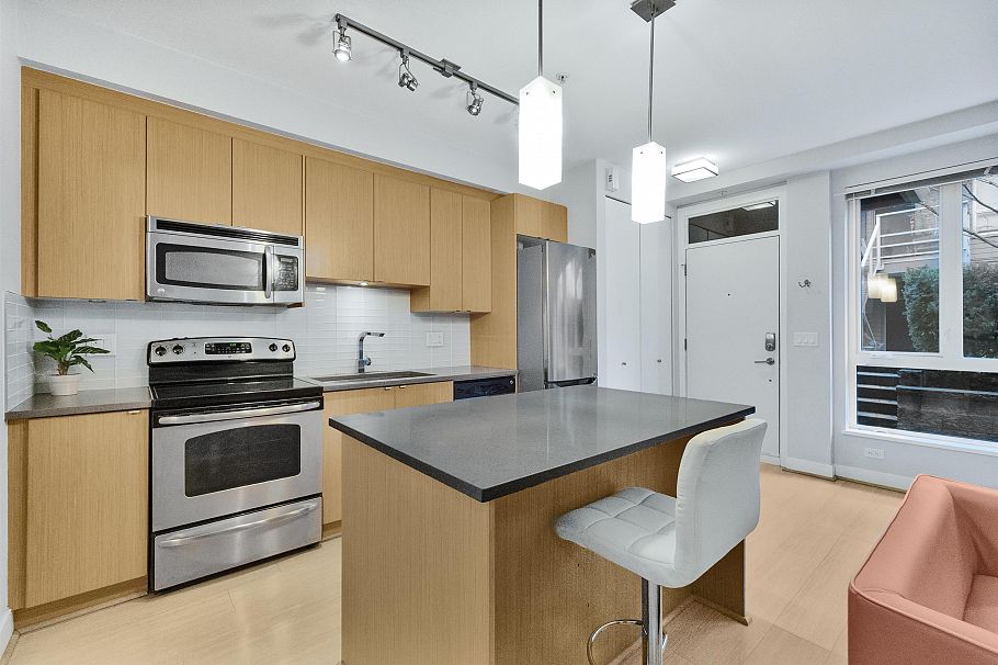 115 735 W 15th Street North Vancouver, BC - 5