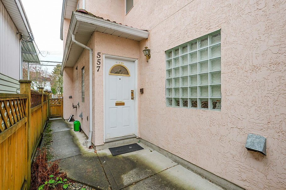 557 E 44th Avenue Vancouver, BC - 3