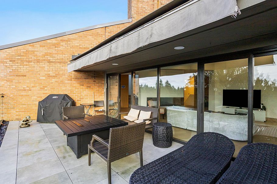 7353 Yew Street Vancouver, BC - 26