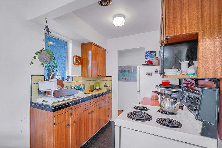 300 1925 NELSON STREET, Vancouver BC V6G 1N3 Vancouver, BC - 10