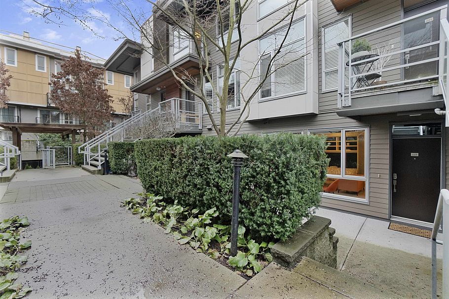 115 735 W 15th Street North Vancouver, BC - 17