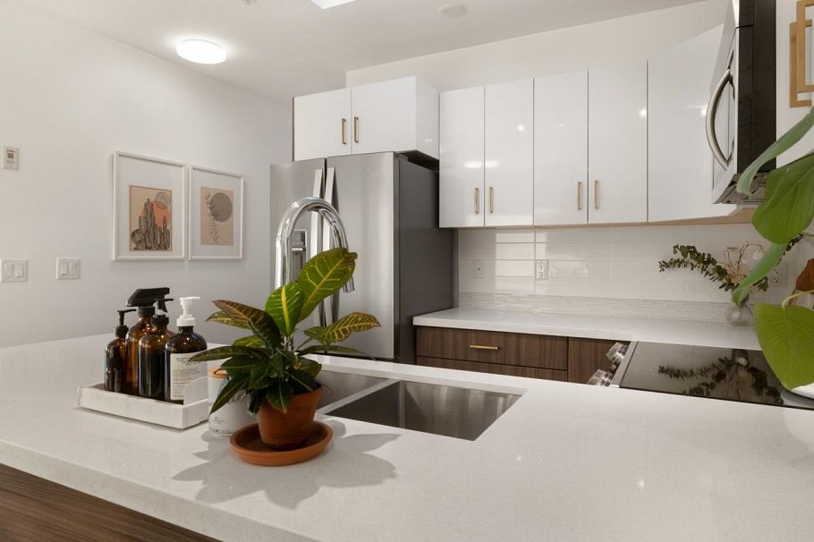 PH2 3939 Knight Street Vancouver, BC - 9