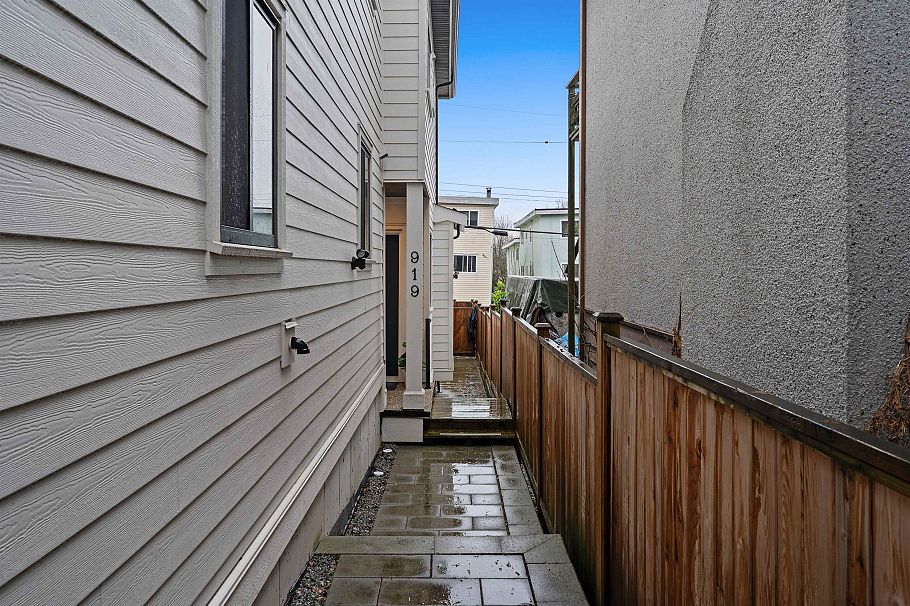 919 E 10th Avenue Vancouver, BC - 34