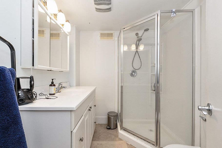 1341 E 29th Avenue Vancouver, BC - 23