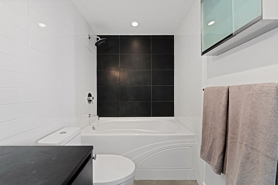 403 988 Richards Street Vancouver, BC - 21