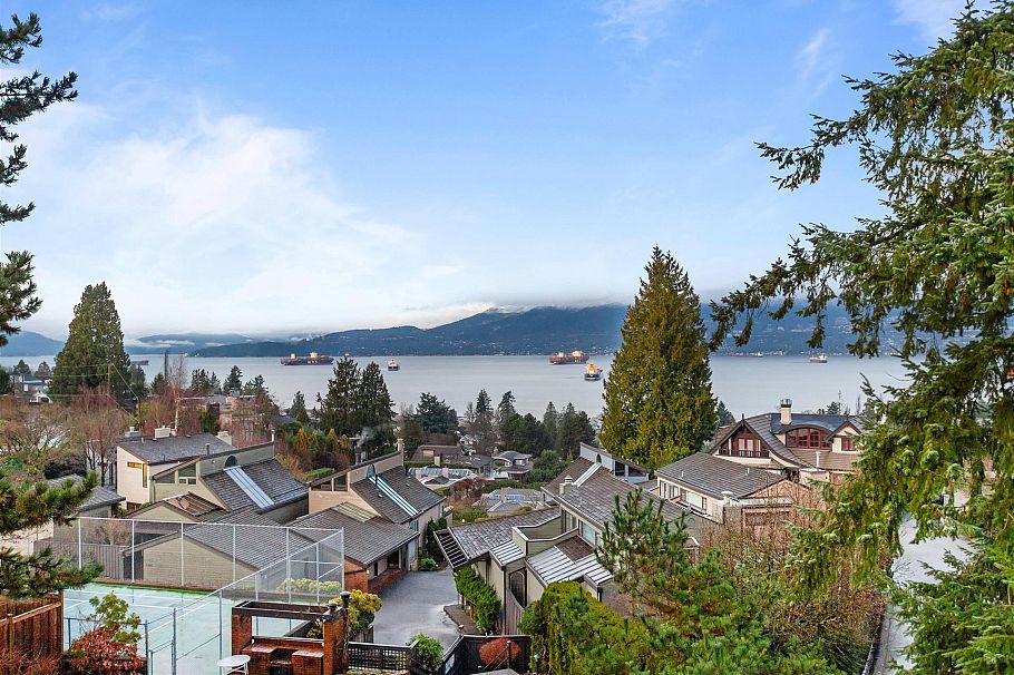 1995 Sasamat Place Vancouver, BC - 1