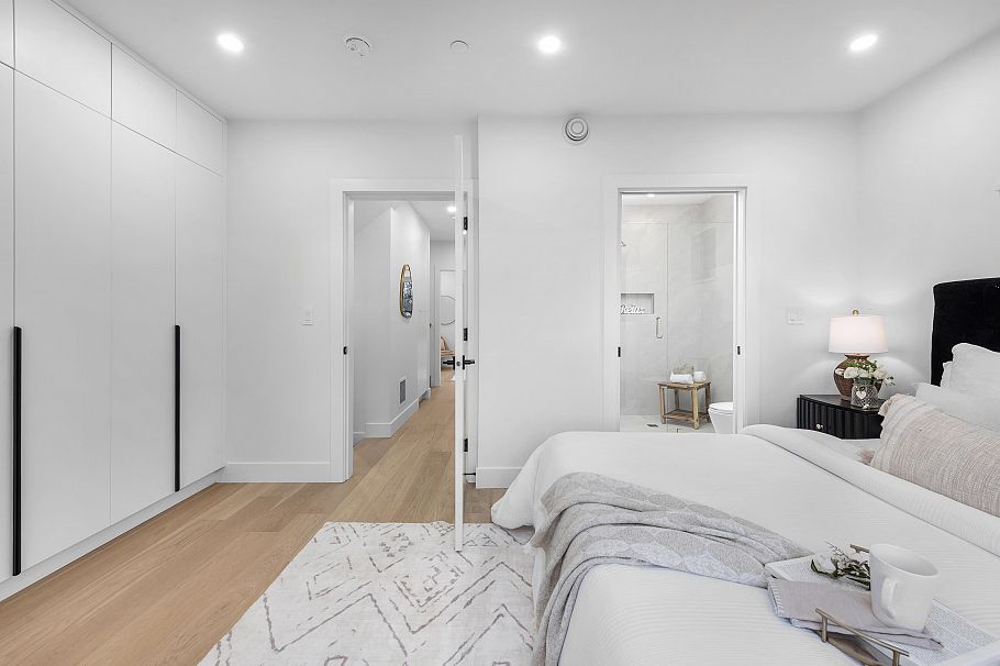 1 4889 Moss Street Vancouver, BC - 25