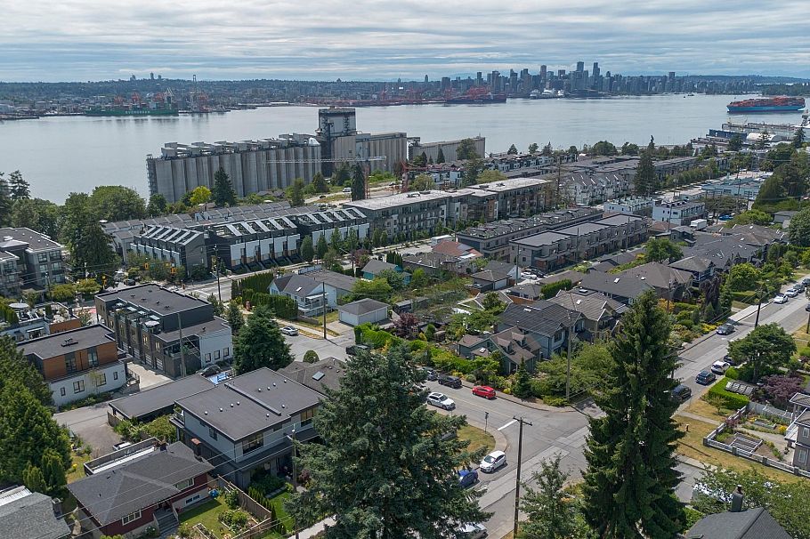 658 E 3rd Street North Vancouver, BC - 1