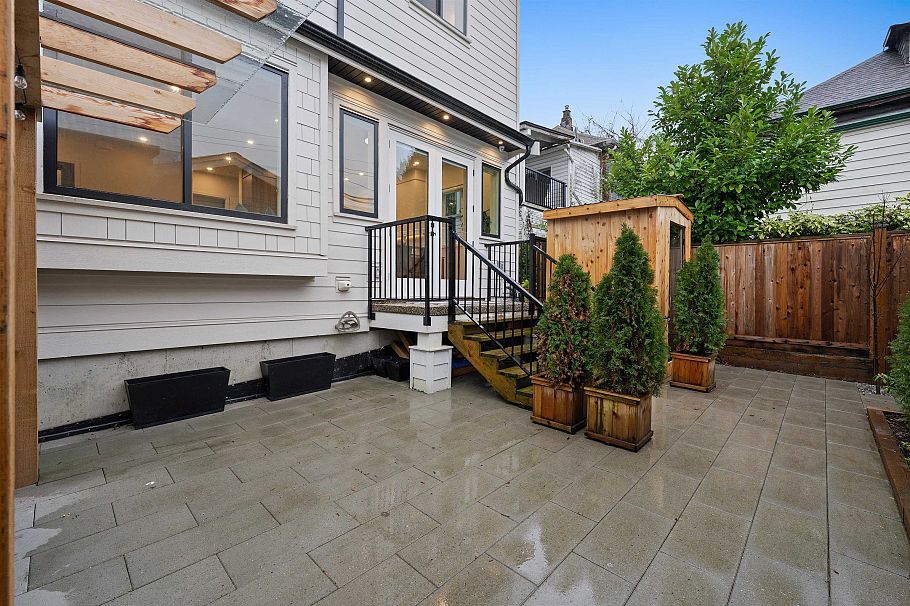 919 E 10th Avenue Vancouver, BC - 32