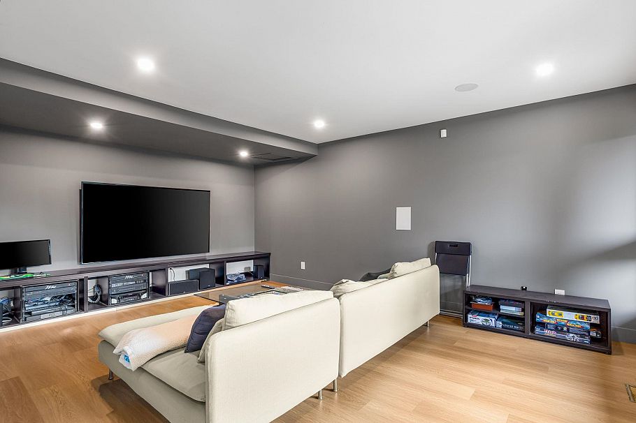 7353 Yew Street Vancouver, BC - 29