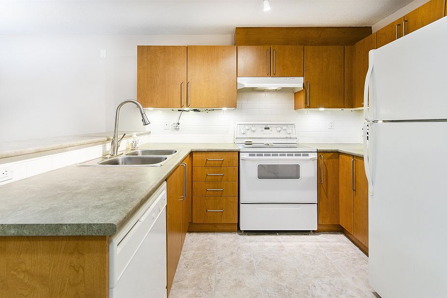 312 1150 E 29th Street North Vancouver, BC - 4