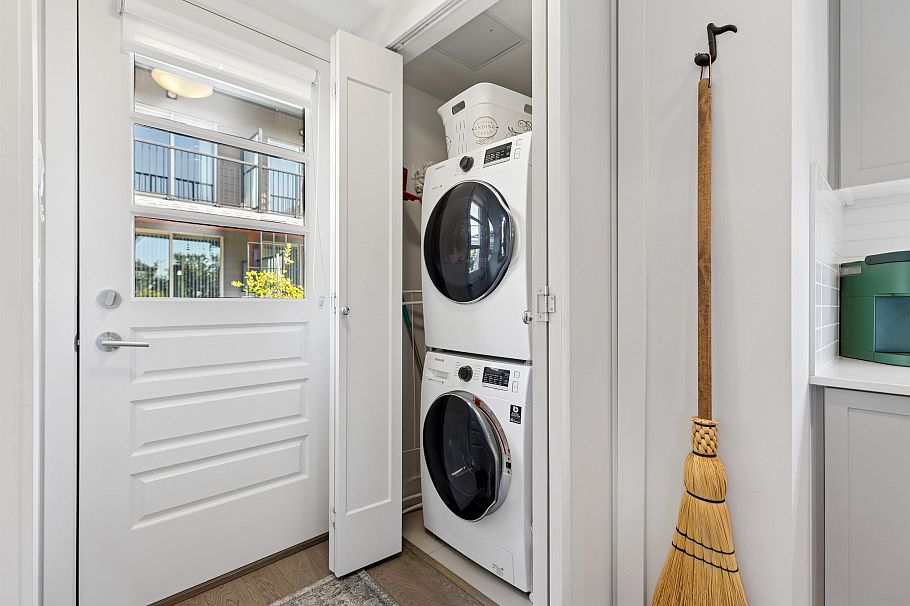 1 244 E 5th Street North Vancouver, BC - 29