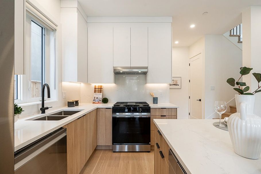 1 2248 E 48th Avenue Vancouver, BC - 8