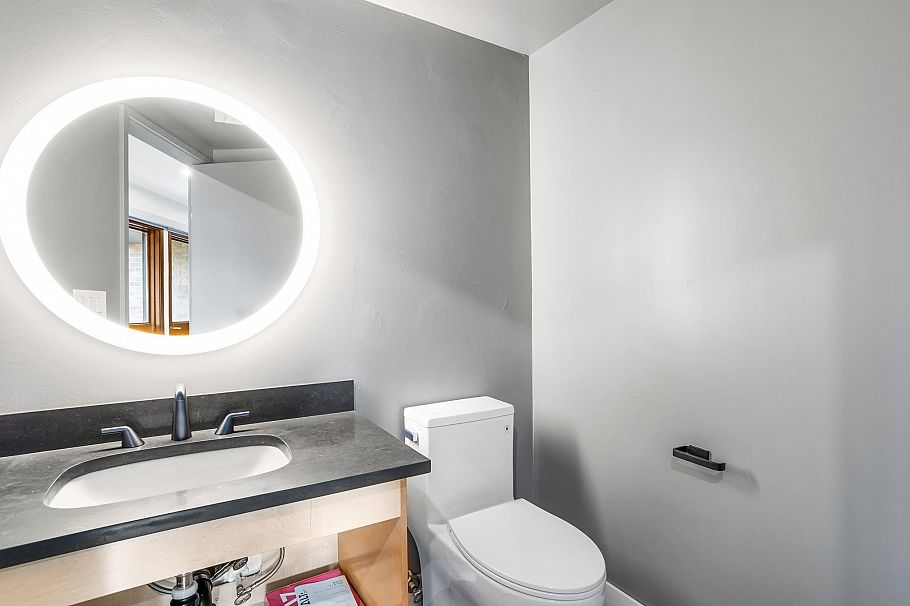 7353 Yew Street Vancouver, BC - 35