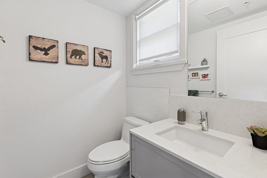 1 244 E 5th Street North Vancouver, BC - 25