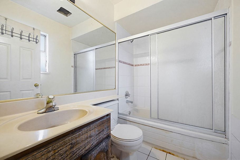 557 E 44th Avenue Vancouver, BC - 18