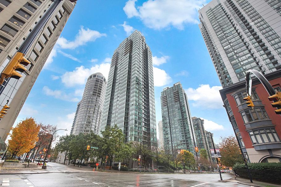 1203 1200 W Georgia Street Vancouver, BC - 2