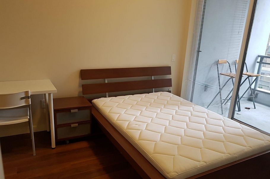 412 1205 Howe Street Vancouver, BC - 5