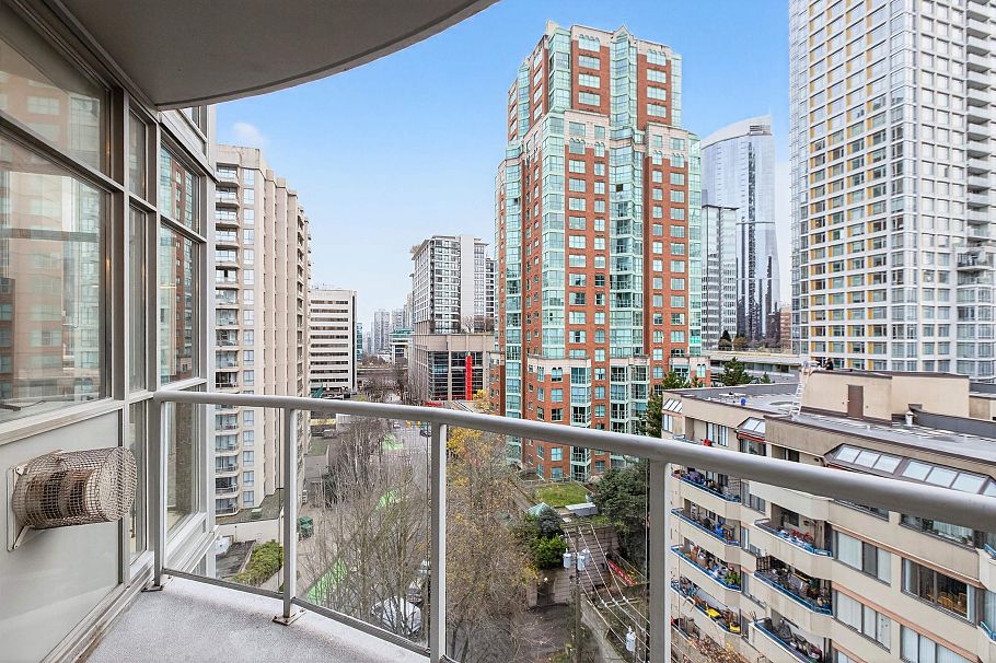906 1050 Smithe Street Vancouver, BC - 25