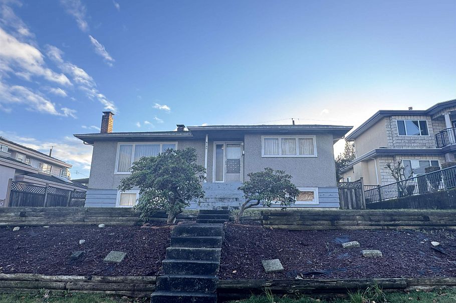 4144 Price Crescent Burnaby, BC - 2