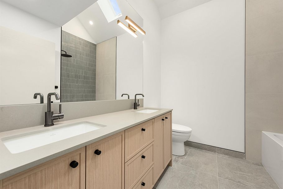 1 365 E 33rd Avenue Vancouver, BC - 26