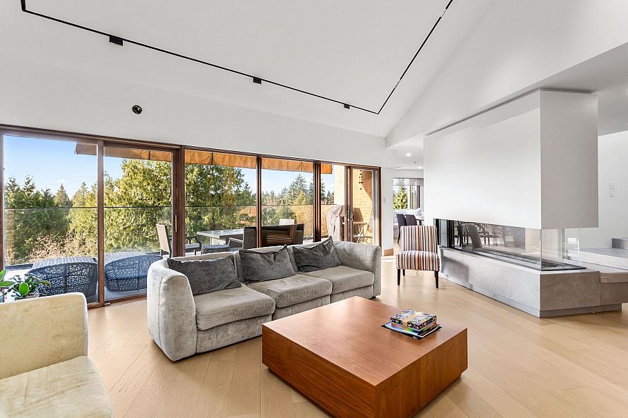 7353 Yew Street Vancouver, BC - 8