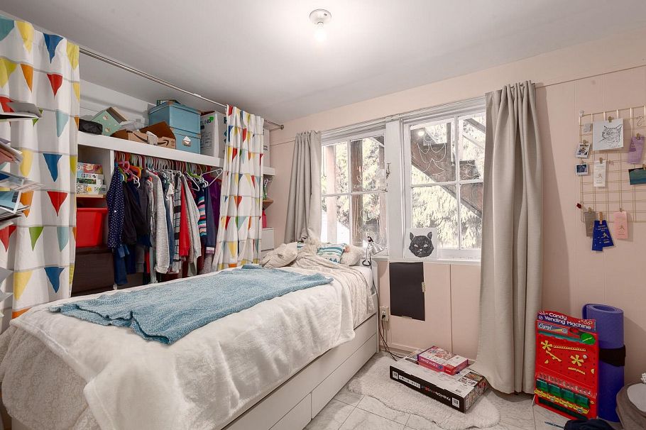 2483 W 6th Avenue Vancouver, BC - 8