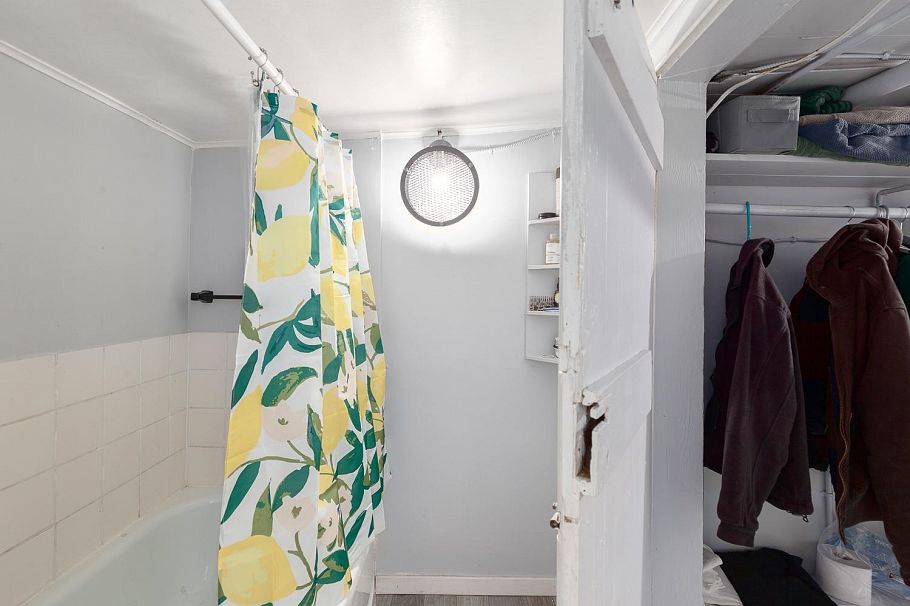 2483 W 6th Avenue Vancouver, BC - 30