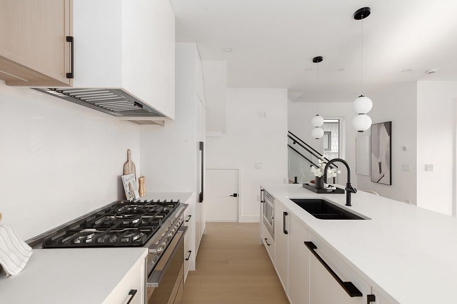 1 5969 Granville Street Vancouver, BC - 7