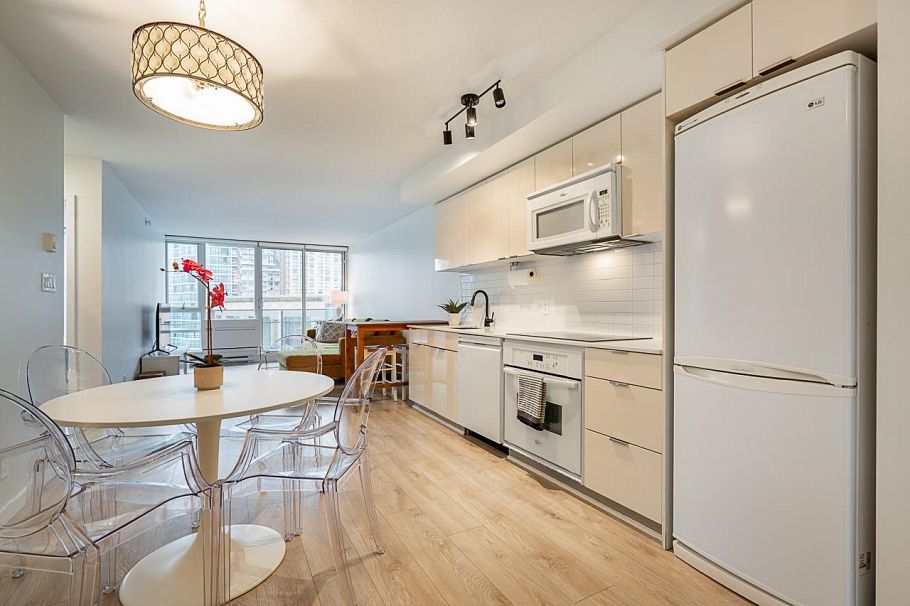 1907 788 Hamilton Street Vancouver, BC - 4