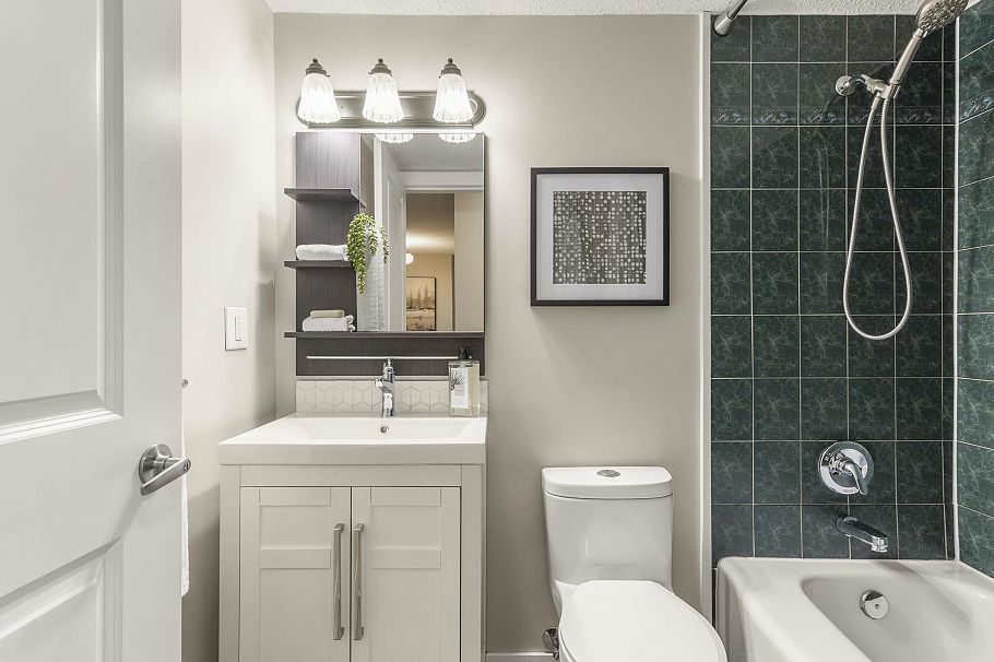 216 1990 W 6th Avenue Vancouver, BC - 24