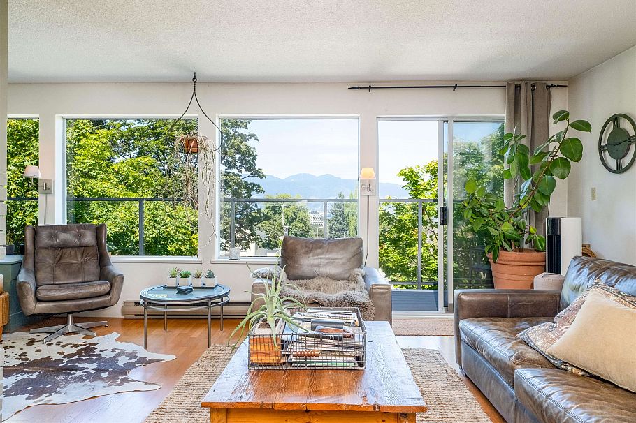 3645 W 17th Avenue Vancouver, BC - 3