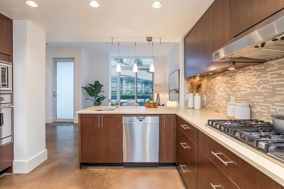 THA 1199 Marinaside Crescent Vancouver, BC - 8