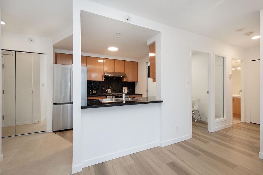 2105 193 Aquarius Mews Vancouver, BC - 13