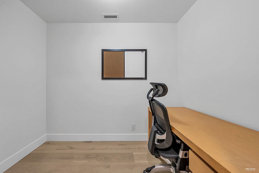 607 2780 Valley Centre Avenue North Vancouver, BC - 8